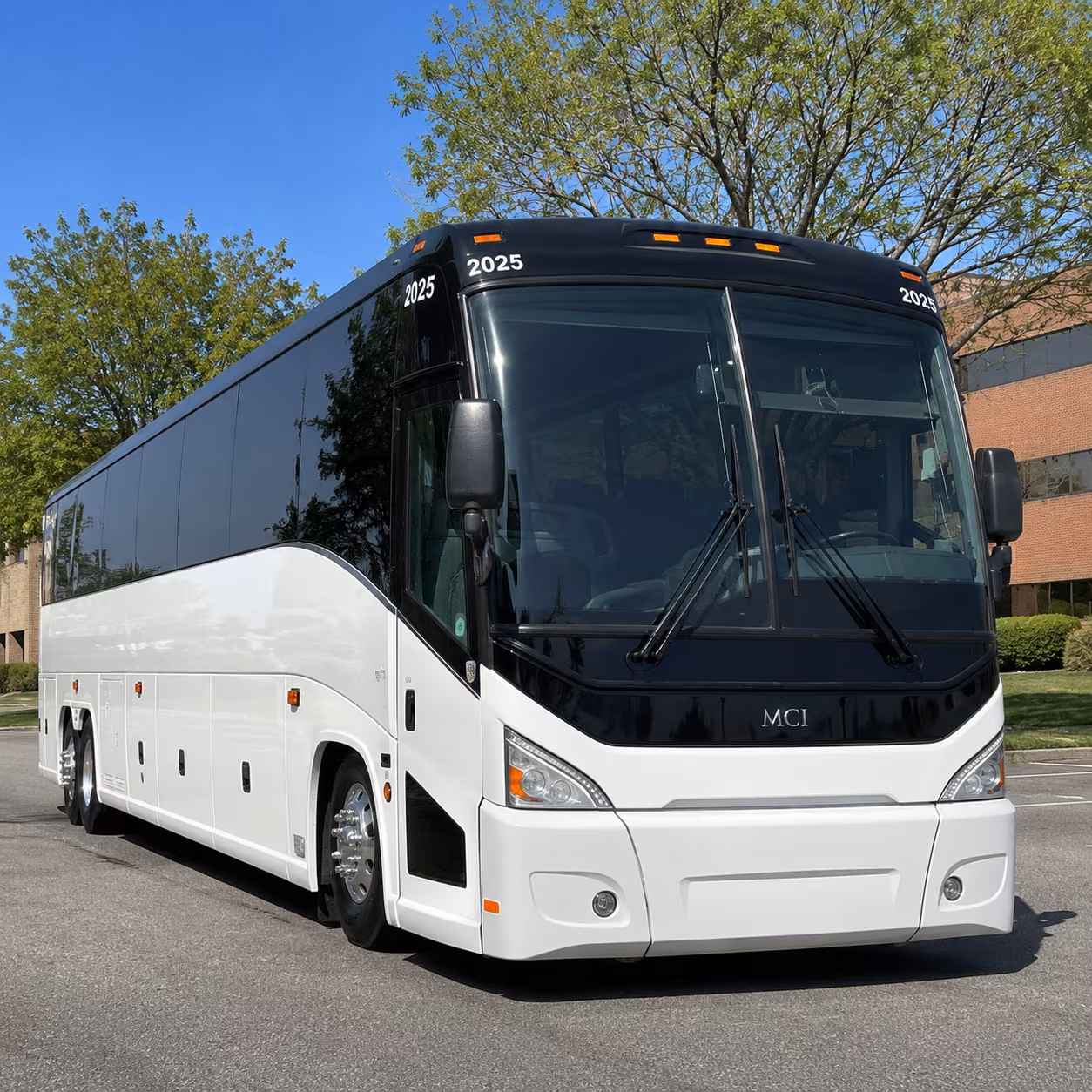 shuttle bus service between troy office parks and detroit metro airport