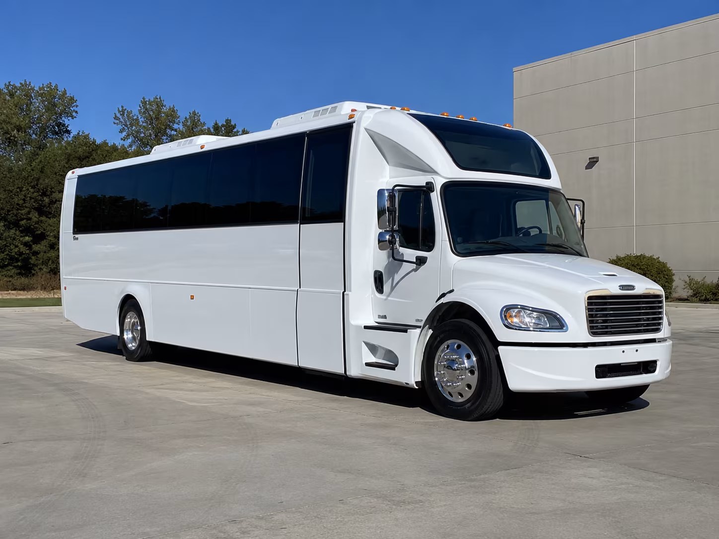 troy 28 passenger party bus